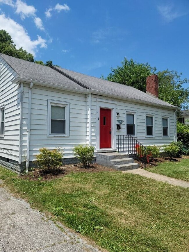 Building Photo - 3 Bedroom, 2 Bathroom in Lexington!