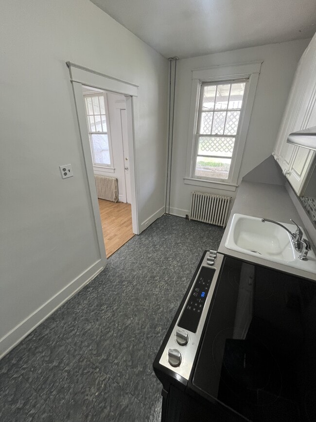 Building Photo - 450 New Dorwart St