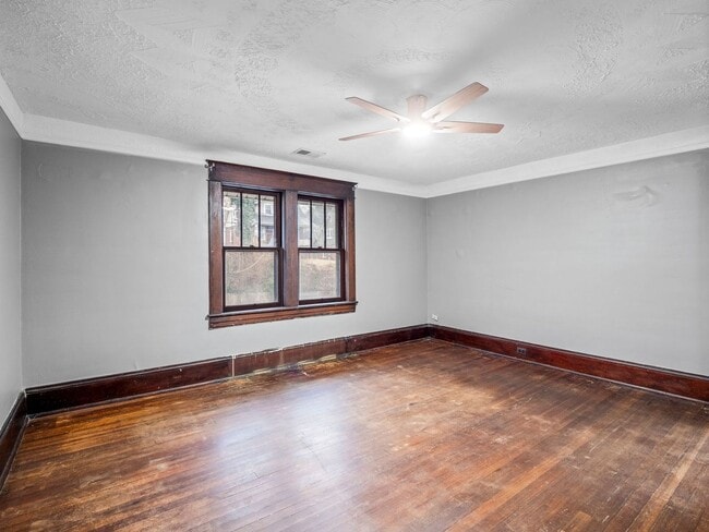 Building Photo - 524 Riverland Rd SE