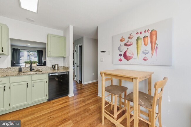 Building Photo - 11170 Hamlet Ct