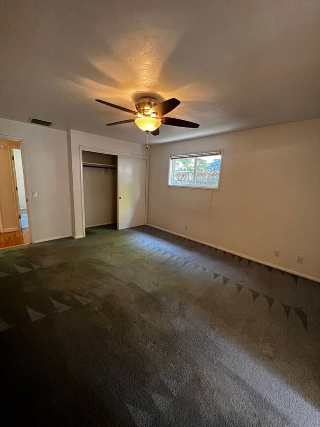 Building Photo - 4-Bedroom 3-Bathroom house with attached 1 bedroom apartment