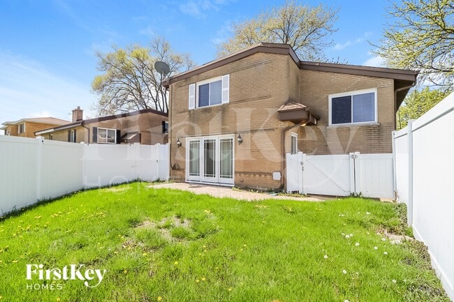 Building Photo - 335 E Vermont St