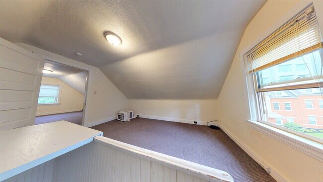 Building Photo - 2424 W Clifton Ave