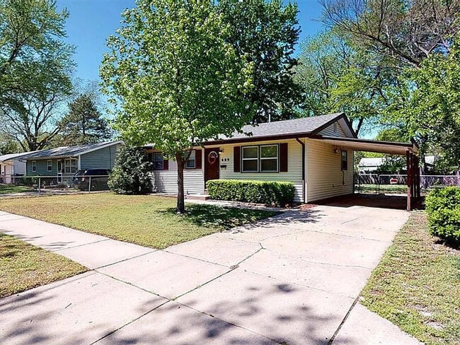 Building Photo - 609 Chase St