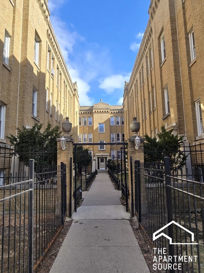 Building Photo - 4931 N Whipple St