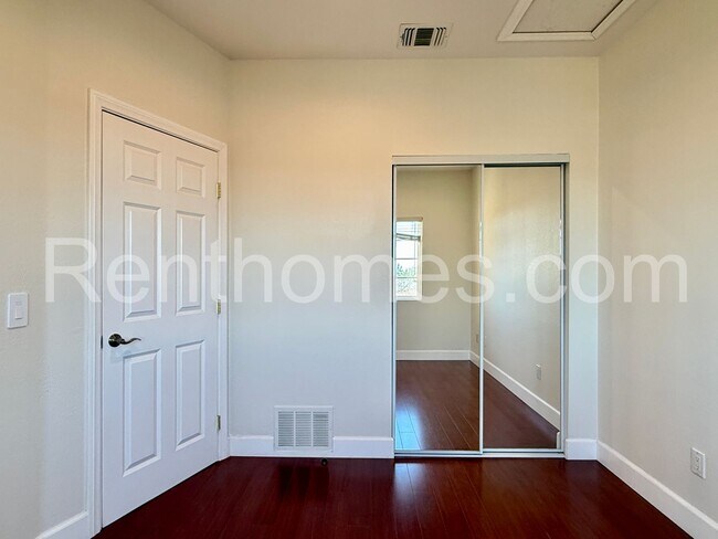 Building Photo - 7056 Fulton St