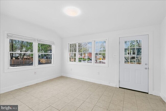 Building Photo - 239 Nottoway St SE