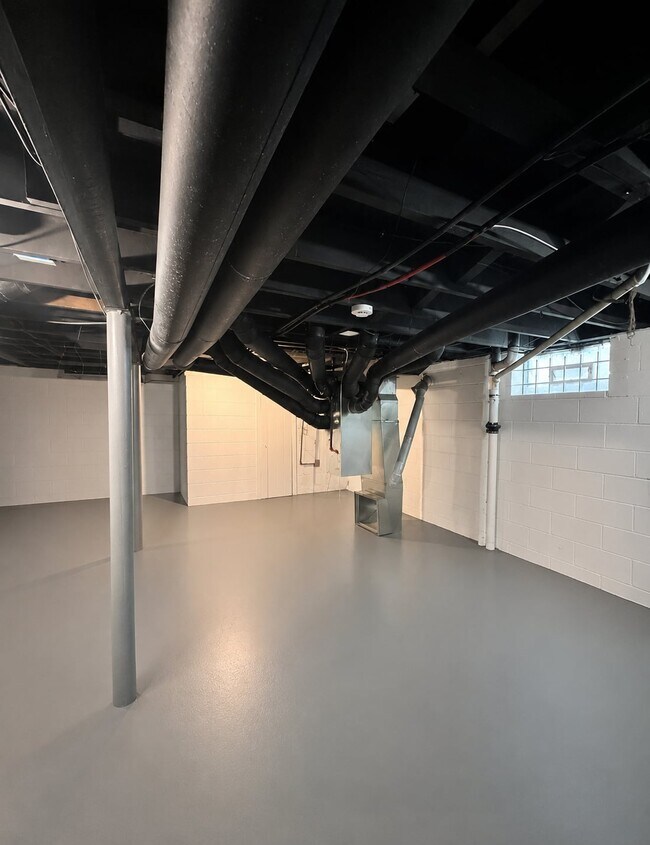 Building Photo - 11867 Laing St