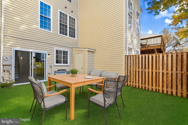 Building Photo - 13133 Park Crescent Cir