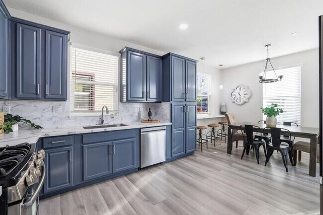Building Photo - 3017 Village Park Dr