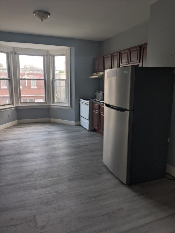 Building Photo - 5210 Master St