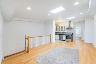 Building Photo - 163 Grand St
