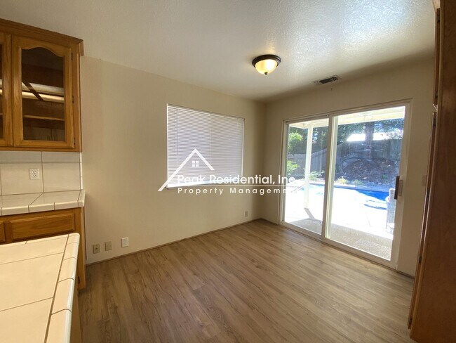 Building Photo - Spacious 3bd/2ba Auburn Home With Bonus Ro...