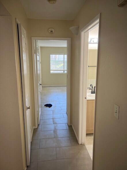 Building Photo - 120 Avenida Las Brisas