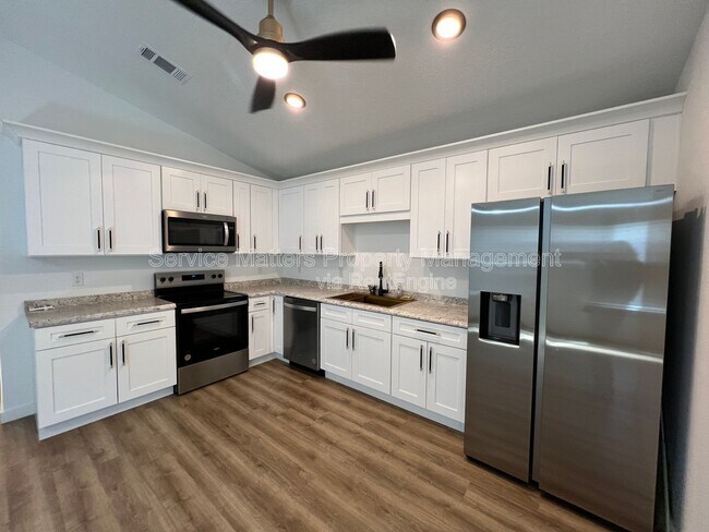 Building Photo - 3241 Damon Dr