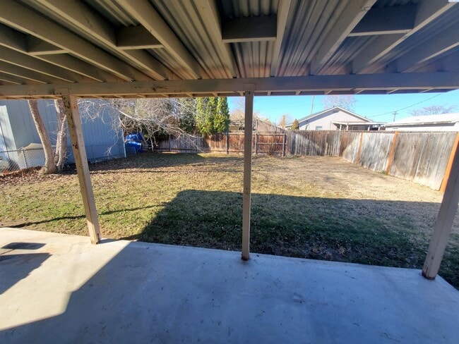 Building Photo - 905 Winslow Ave