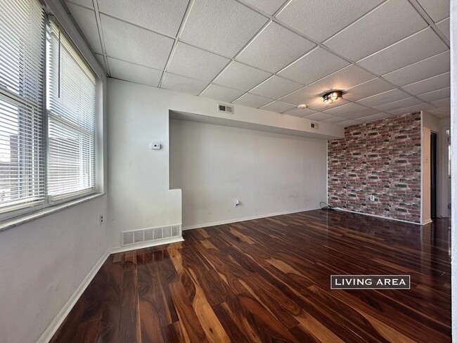 Building Photo - 6642 Frankford Ave