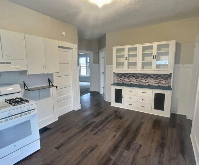 Building Photo - Welcome to our charming 1 bedroom