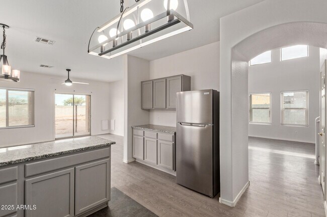 Building Photo - 2834 N Paisley Ln