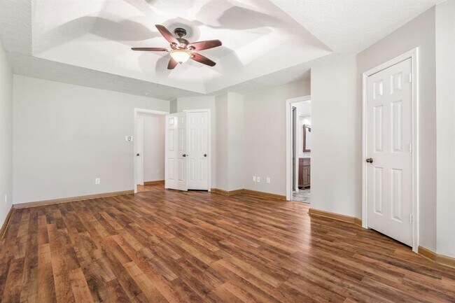 Building Photo - 3127 Lake Island Dr
