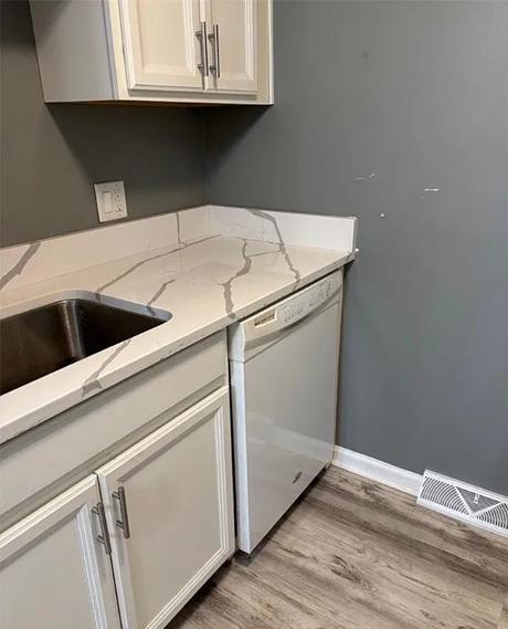 Building Photo - 120 Charter Oaks Dr