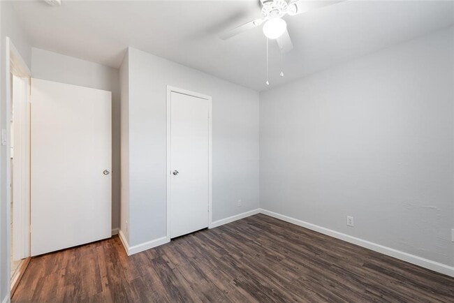 Building Photo - 800 Osage Dr