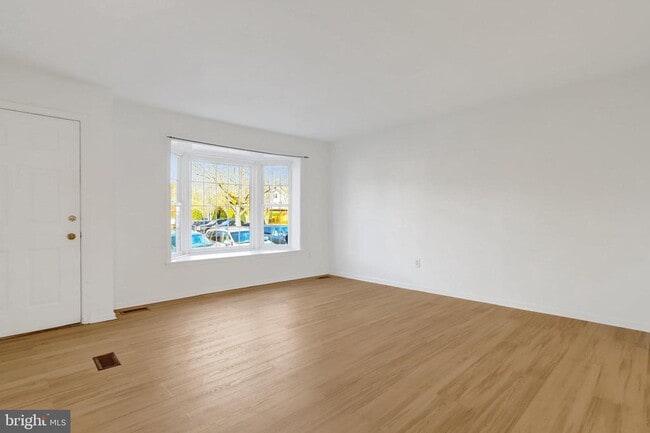 Building Photo - 9911 Whitewater Dr