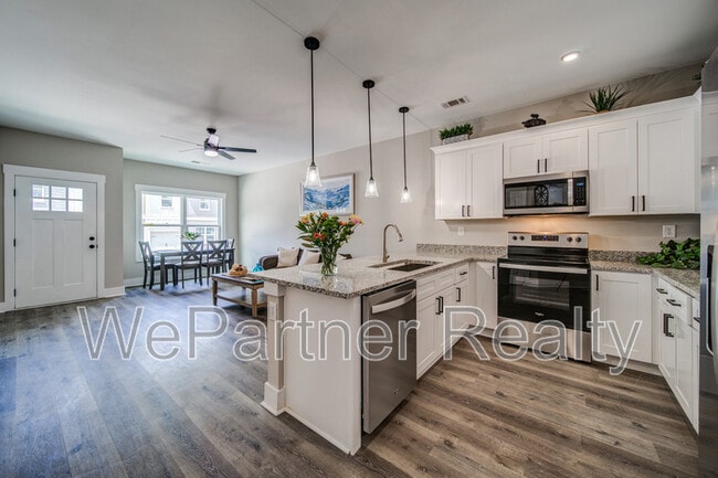 Building Photo - 9 N Rim Dr