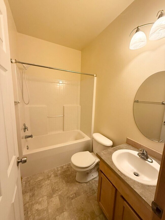 Building Photo - One story home in Suquamish.