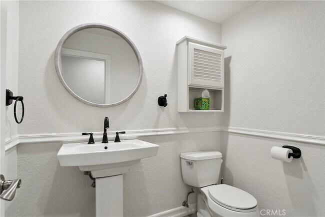 Building Photo - 28501 El Sur