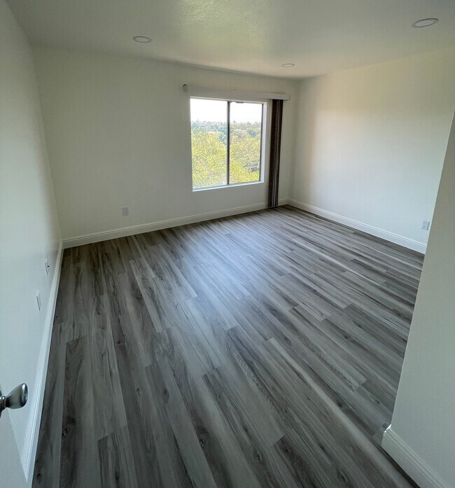 Building Photo - 7120 Shoreline Dr