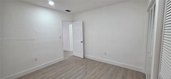 Building Photo - 23 NW 32nd Ct