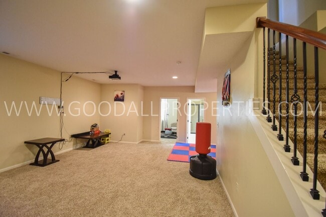 Building Photo - 5 Bedroom Home with Fenced Yard, and 3 Car Garage in Waukee