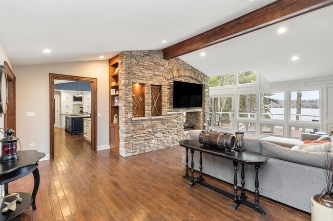 Building Photo - Stunning 5-Bed, 4.5-Bath Custom Home on Du...