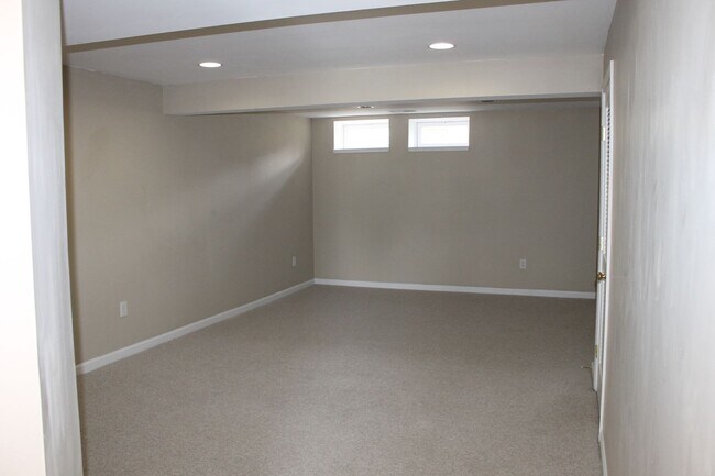 Building Photo - 7131 S Sentinel Ln