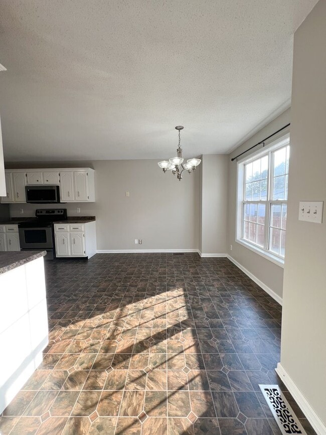 Building Photo - Beautiful Single-Family Home! Bonus Room, ...