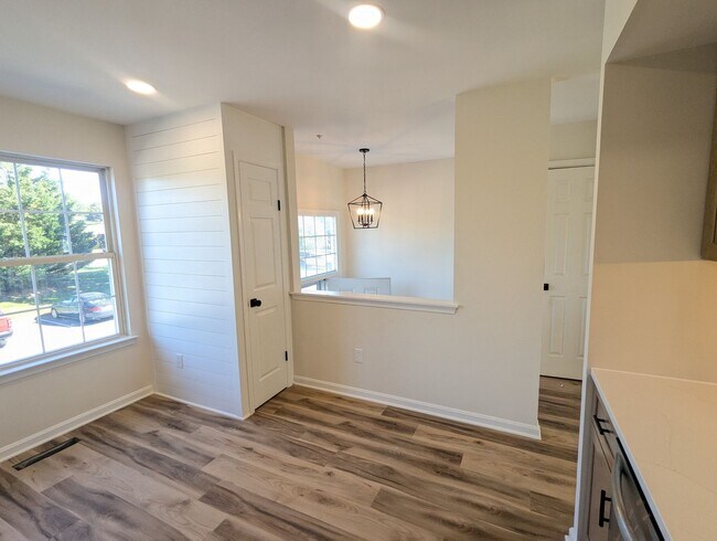 Building Photo - 7122 Collinsworth Pl