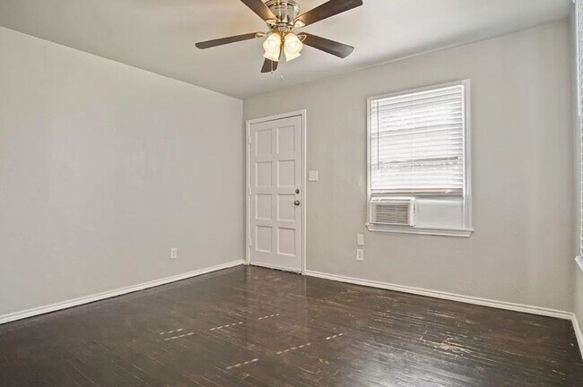 Building Photo - Cozy 3BD/1BTH Home Conveniently Located near I-240 & I-44