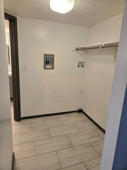 Building Photo - 5490 Worthington Forest Pl E
