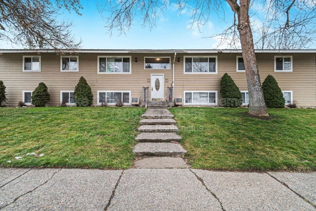 Building Photo - 906 N 2nd St