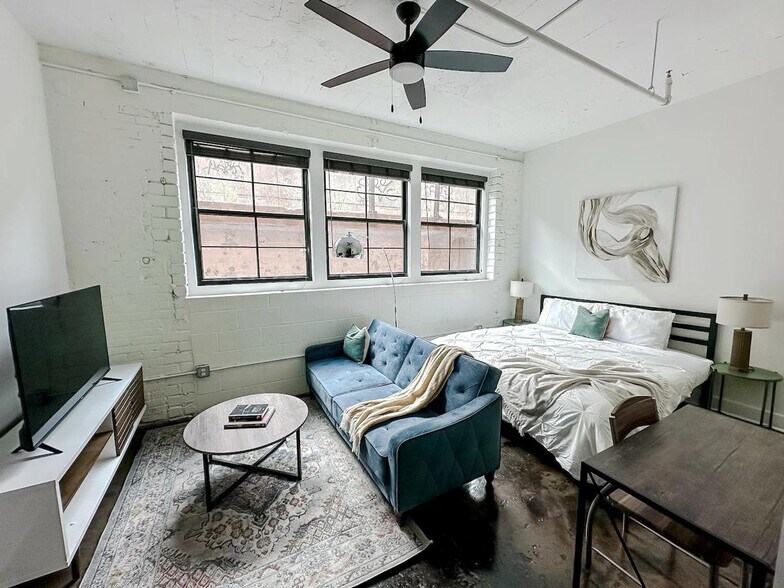 Primary Photo - 213 N Mead St