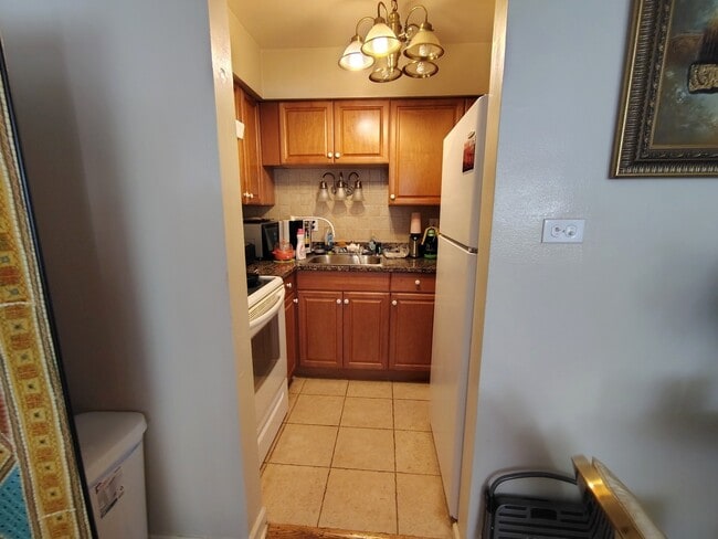 Building Photo - 405 Wesley Ave