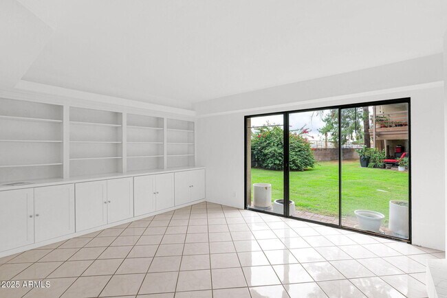 Building Photo - 5035 N 10th Pl