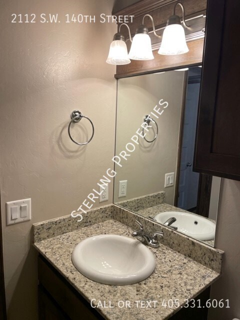 Building Photo - 2112 SW 140th St