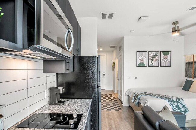 Building Photo - 701 Richmond Ave.