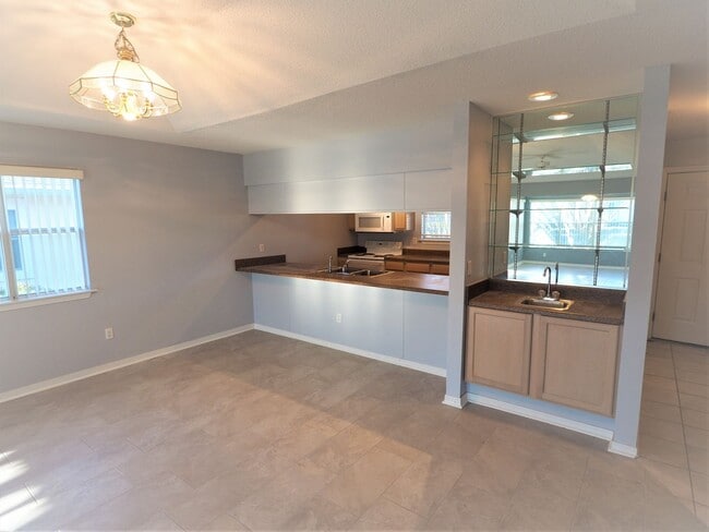 Building Photo - Home in Glenlakes Subdivision!