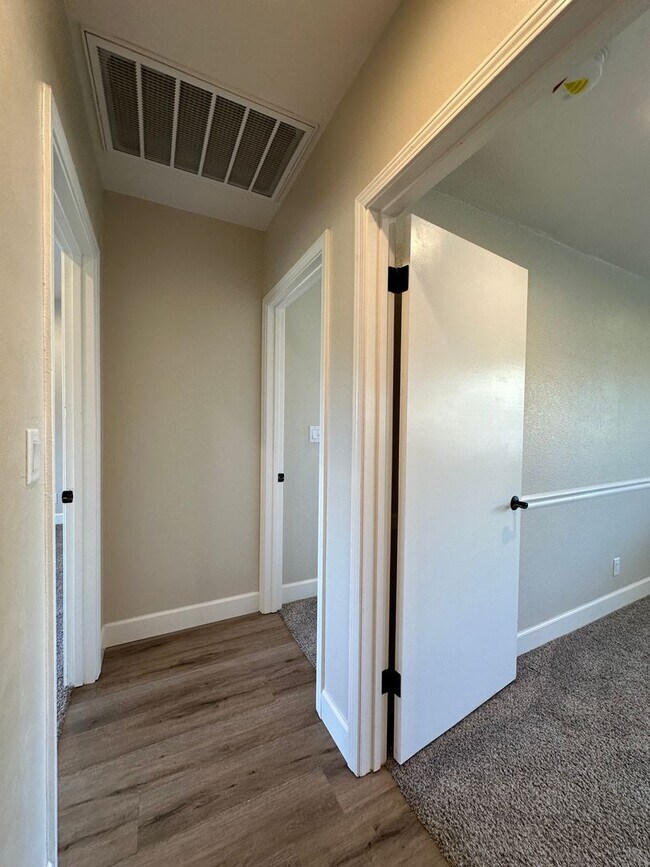 Building Photo - 4 Bedroom Home on Half Acre Lot