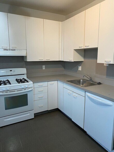 Building Photo - 3808 Flad Ave