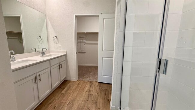 Building Photo - 1940 Lazy Acrs St