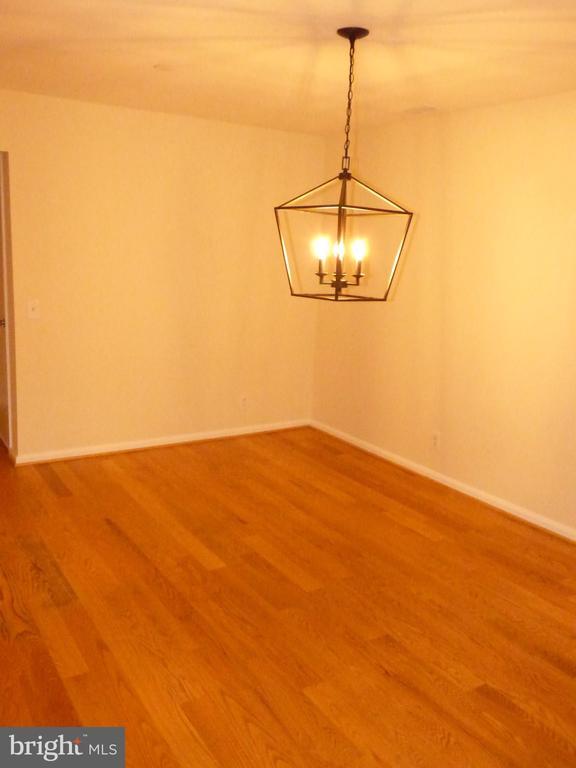 Building Photo - 1401 N Oak St